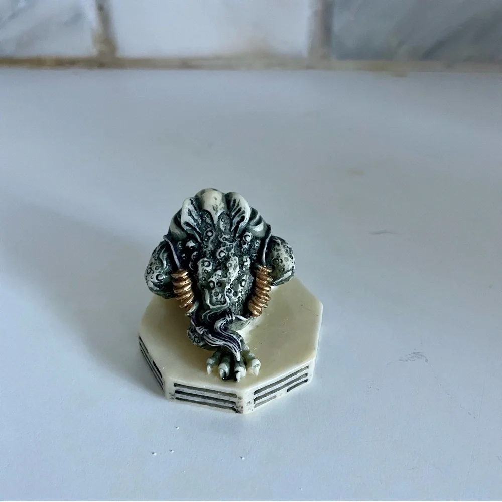 Relatable grumpy frog 🐸 - Picture 2 of 3